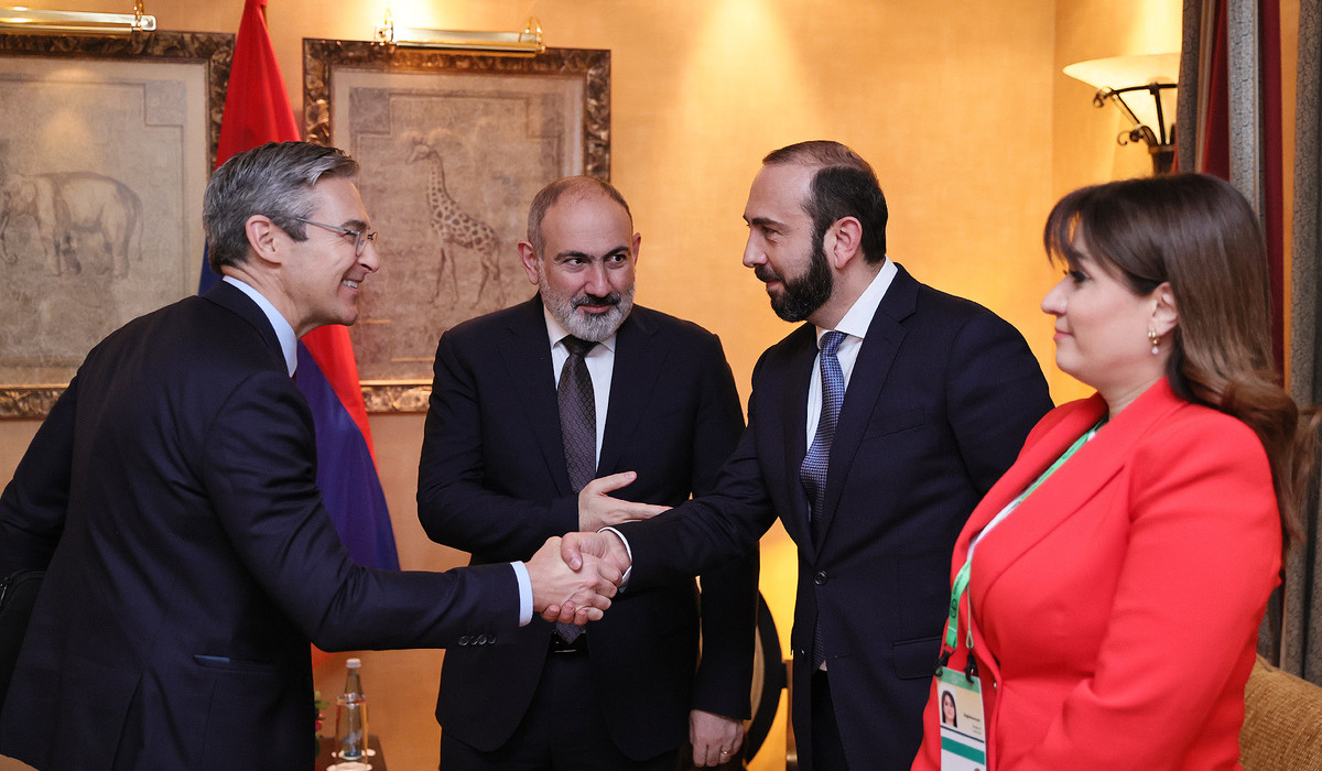 Prime Minister meets with the President of the National Democracy Support Fund