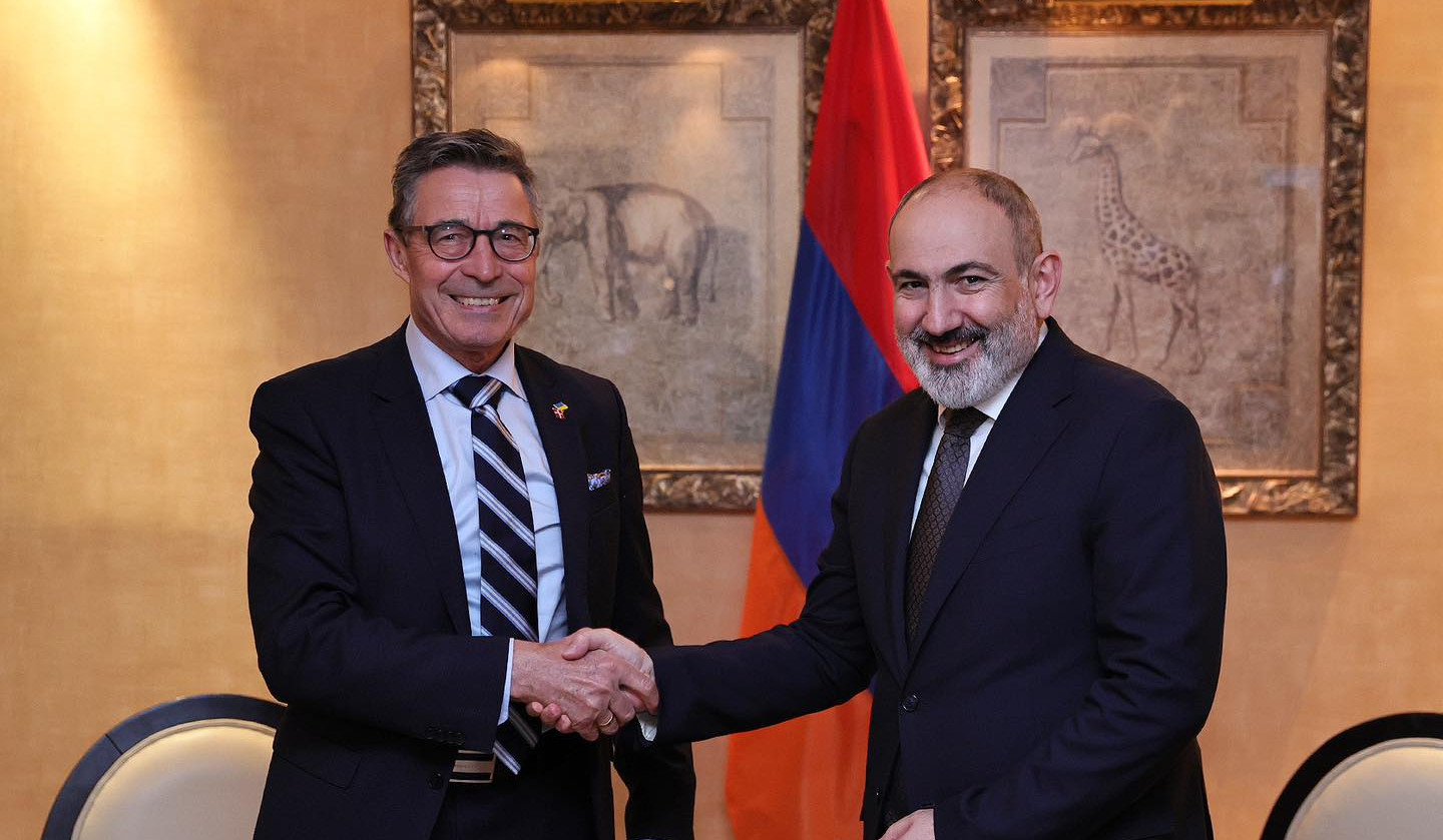 Nikol Pashinyan meets with Anders Fogh Rasmussen