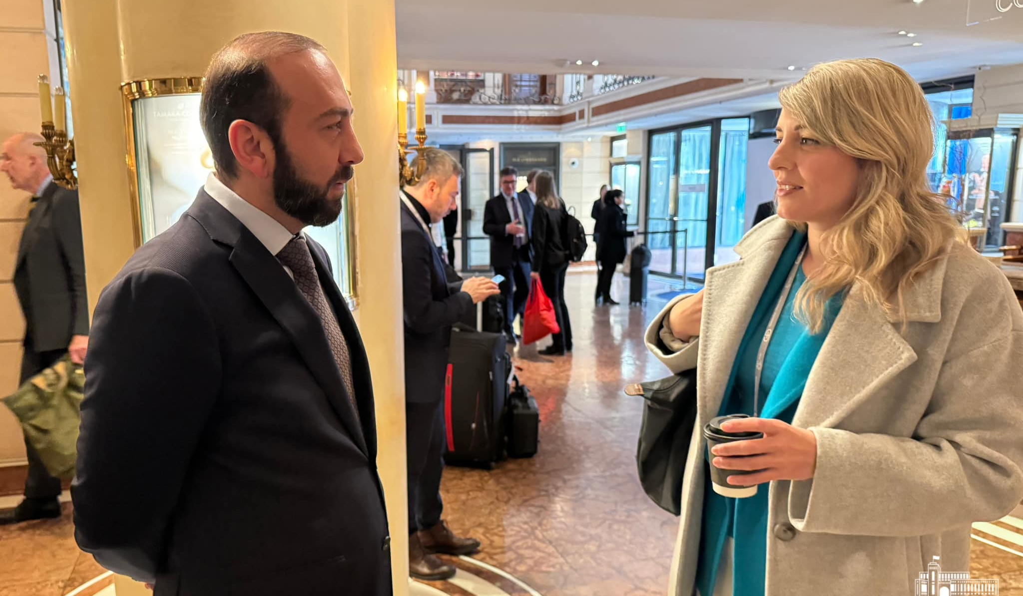 Ararat Mirzoyan Münhendə Portuqaliya və Kanada xarici işlər nazirləri ilə görüşüb