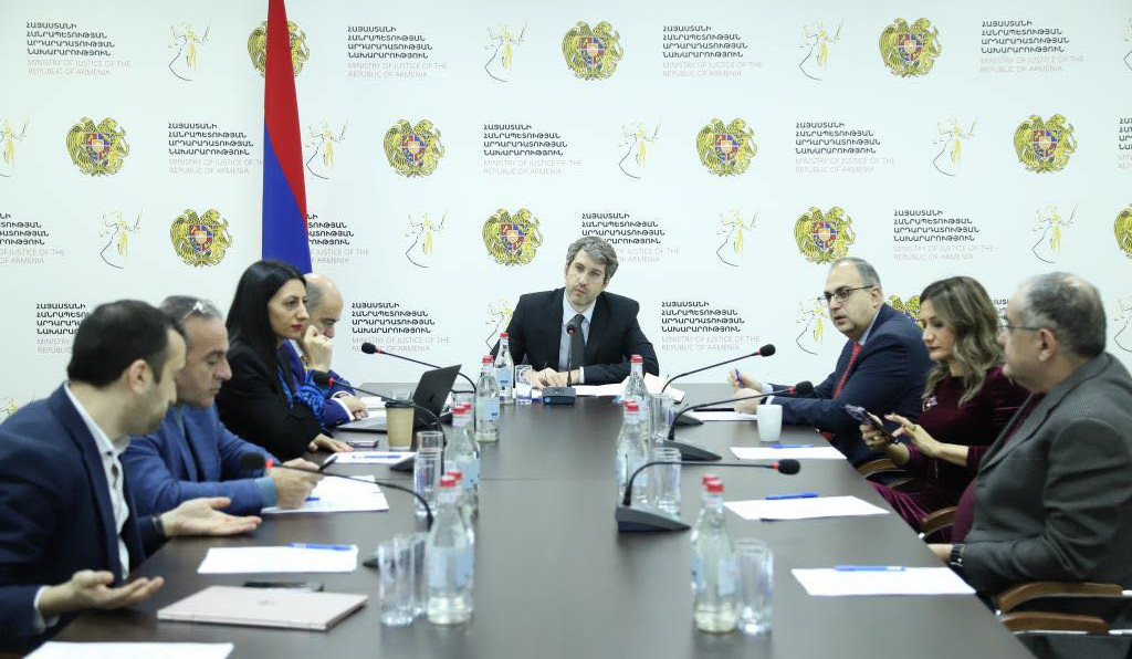 Սահմանադրական բարեփոխումների խորհրդին է ներկայացվել սահմանադրական փոփոխությունների և նոր սահմանադրությունների ընդունման միջազգային փորձը