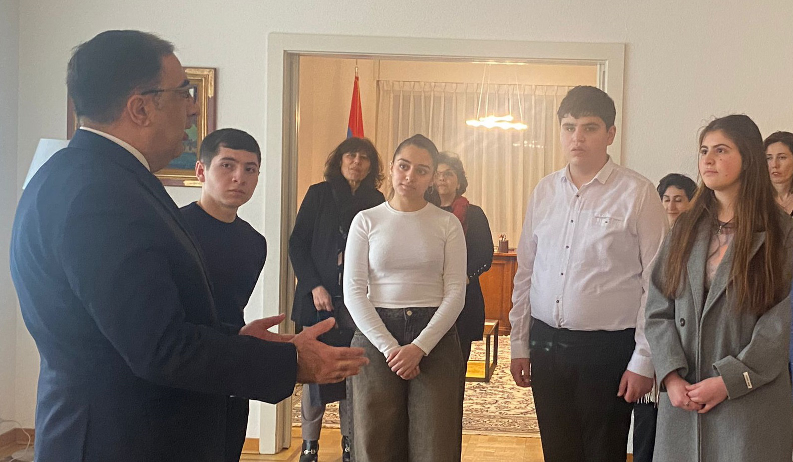 Երեխաները հնարավորություն են ունեցել իրենց հետաքրքրող հարցերը քննարկել Շվեյցարիայում ՀՀ դեսպանի հետ