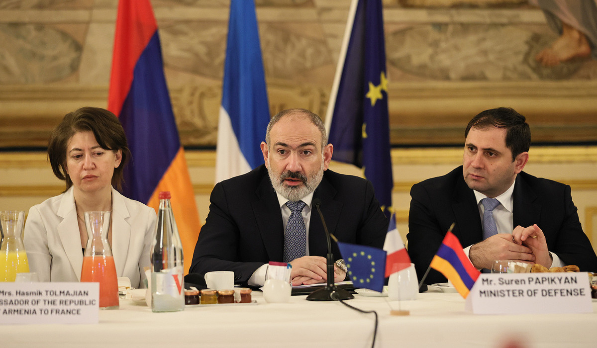 Armenian Prime Minister meets with the heads of a group of large French companies operating in various fields