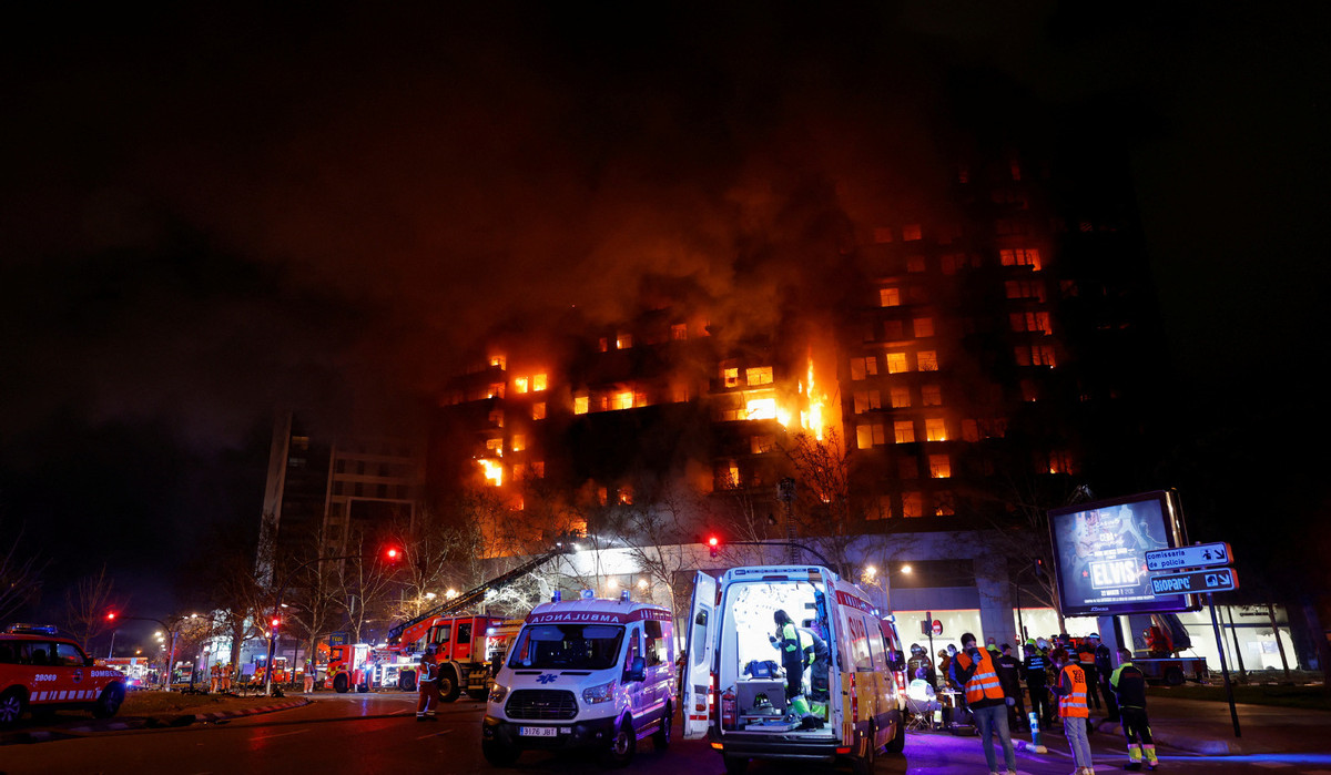 At least four dead in Valencia apartment building fire - emergency services