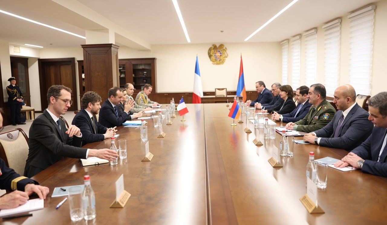 Главы Минобороны Армении и Франции обсудили процесс военно-технического сотрудничества