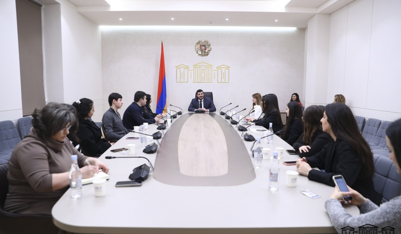 Արման Եղոյանը ԵՊՀ միջազգային հարաբերությունների ֆակուլտետի ուսանողների հետ քննարկել է ներկայիս աշխարհաքաղաքական զարգացումները