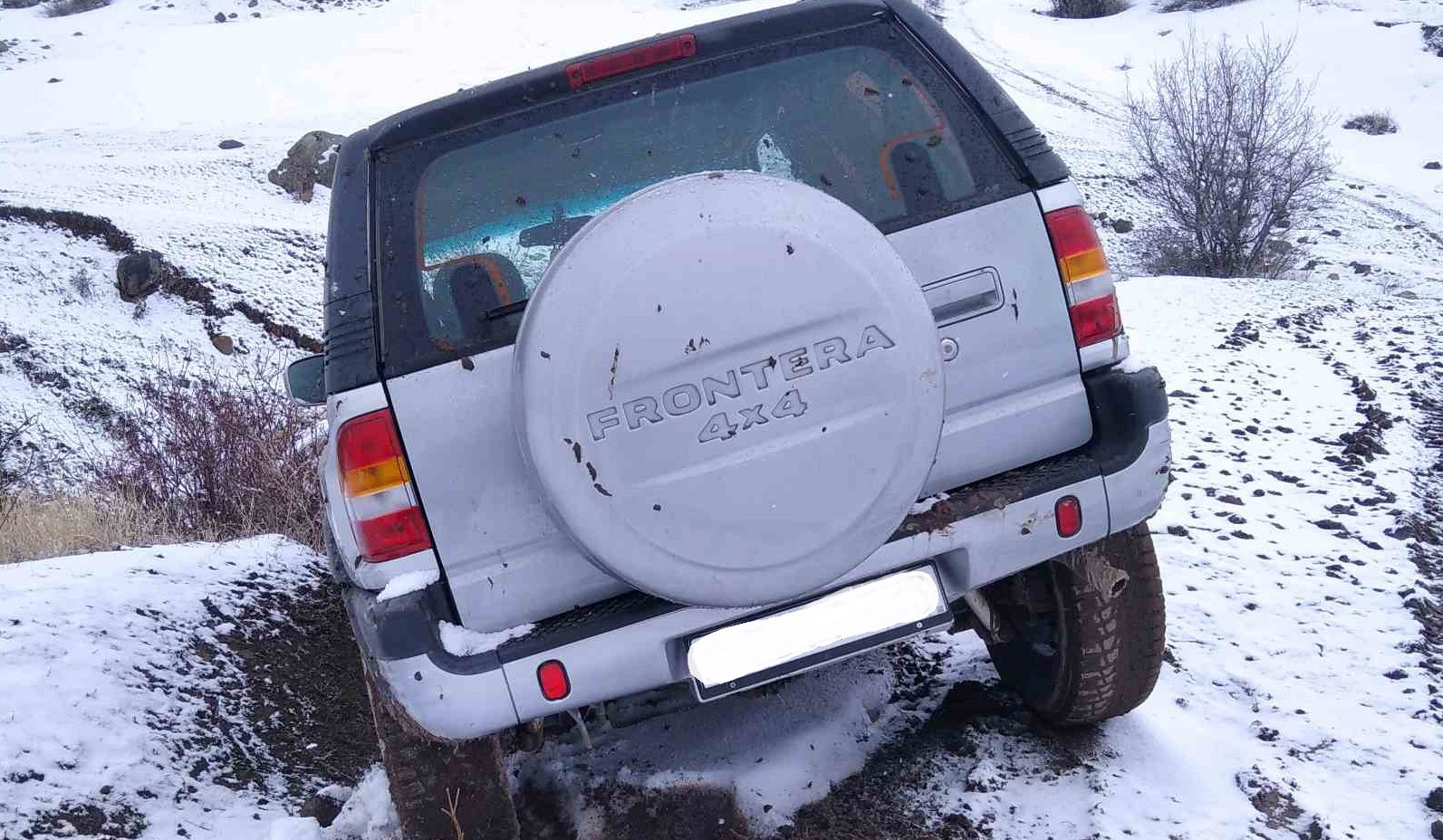 Ձորաղբյուր գյուղի փոքր գերեզմանատան մոտակայքում ավտոմեքենան կախվել է դեպի ձորակը. օգնության են հասել փրկարարները