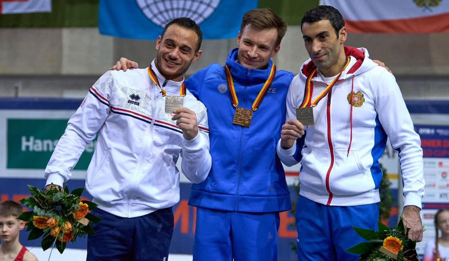 Մարմնամարզության աշխարհի գավաթ.  Արթուր Դավթյանը՝ ոսկե, Վահագն Դավթյանը՝ բրոնզե մեդալակիր