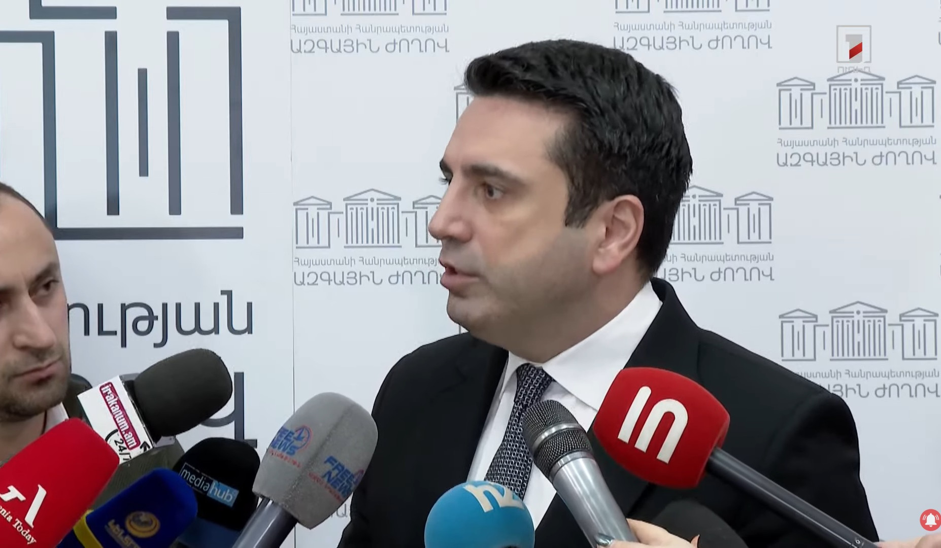 Artsaxın keçmiş liderləri ilə birlikdə təsdiqlənmiş təxminən 25 əsir var: Alen Simonyan