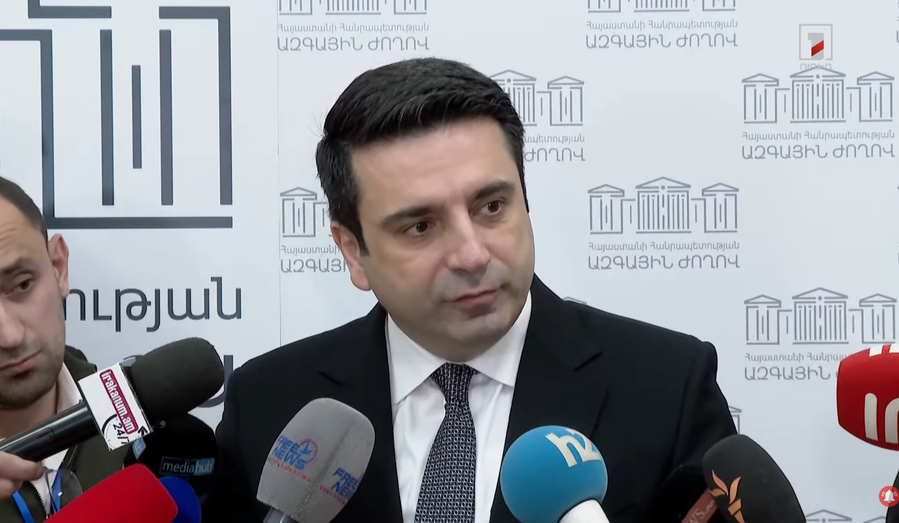 Մենք առաքելություն ունենք, դա ՀՀ-ին և մեր տարածաշրջան խաղաղություն բերելն է. ԱԺ խոսնակը՝ արտահերթ ընտրության հավանականության մասին