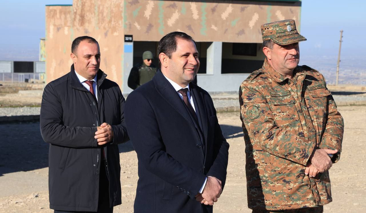 Պապիկյանն ու ԶՈՒ ԳՇ պետը հետևել են ԶՈՒ բարձրագույն և ավագ սպայական կազմերի ատեստավորման գործընթացին