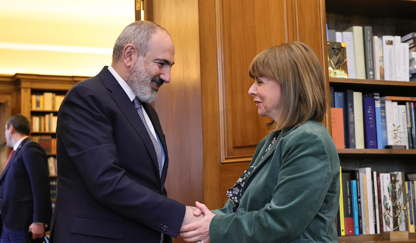 Biz Yunanıstan və Ermənistan arasında institusional dialoqu dərinləşdiririk: Yunanıstan prezidenti