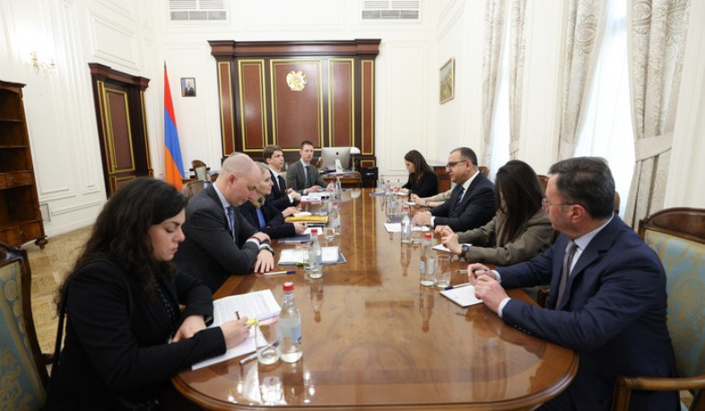 Baş nazirin müavini Tigran Xaçatryan Adrien Kiraliyə məcburi köçkünlərin mənzil təminatı istiqamətində nəzərdə tutulan işləri təqdim edib