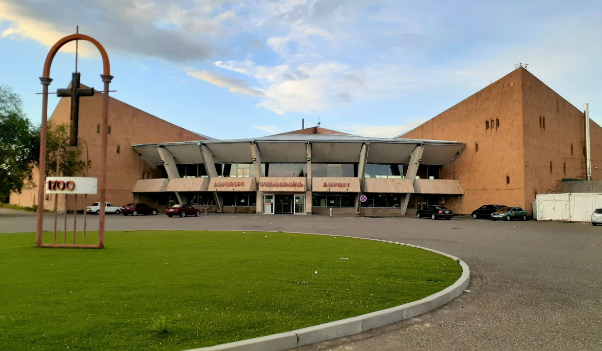 Գյումրու օդանավակայանի թռիչքուղին ունի դժվարություն, և ոչ բոլորը կարող են վայրէջք կատարել. Սանոսյան