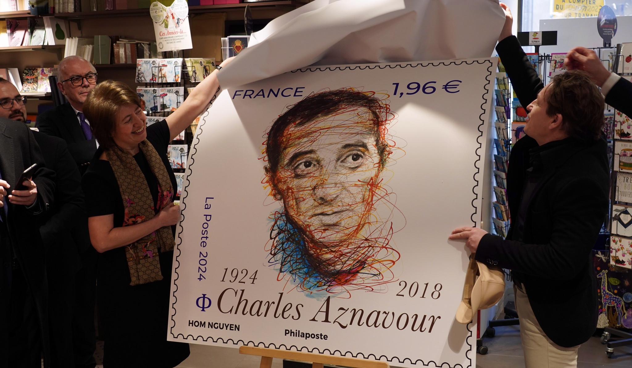 Во Франции выпустили посвященные Азнавуру и Манушяну памятные марки