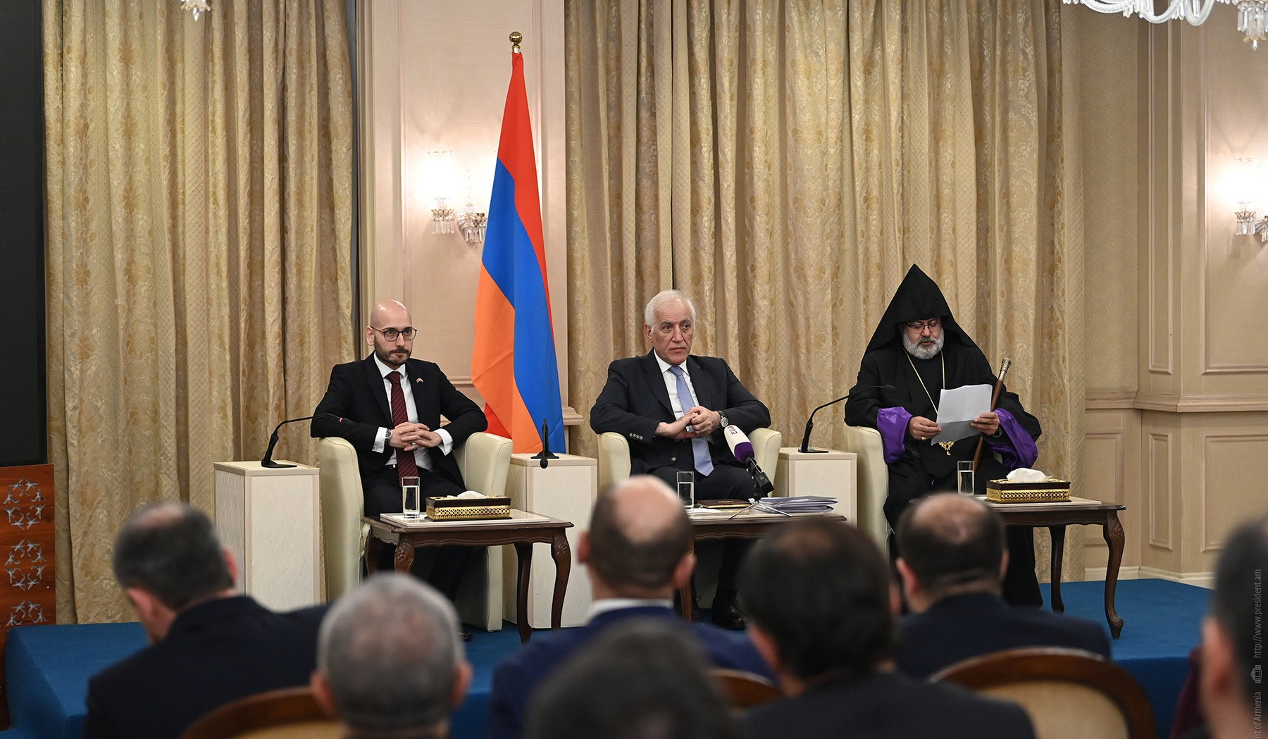 President Vahagn Khachaturyan meets with representatives of Armenian community of Iraq