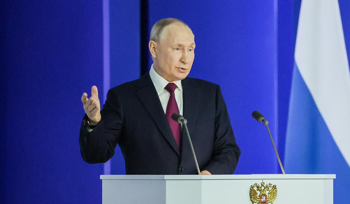 Путин заявил, что Запад пытается втянуть Россию в гонку вооружений