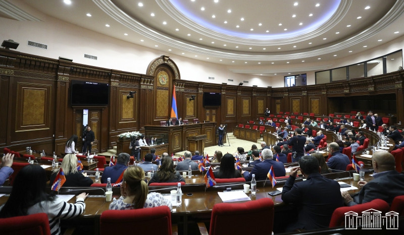 ԱԺ-ն երկրորդ ընթերցմամբ և ամբողջությամբ ընդունեց «Զինվորական ծառայության և զինծառայողի կարգավիճակի մասին» նախագիծն ու մի շարք այլ նախագծեր