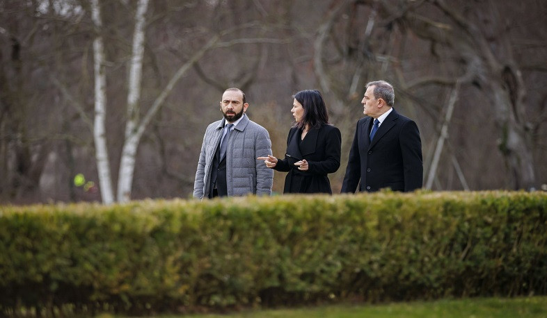 Ermənistan və Azərbaycan sülh müqaviləsinə doğru cəsarətli, eyni zamanda çətin bir yolla gedirlər: Berbok