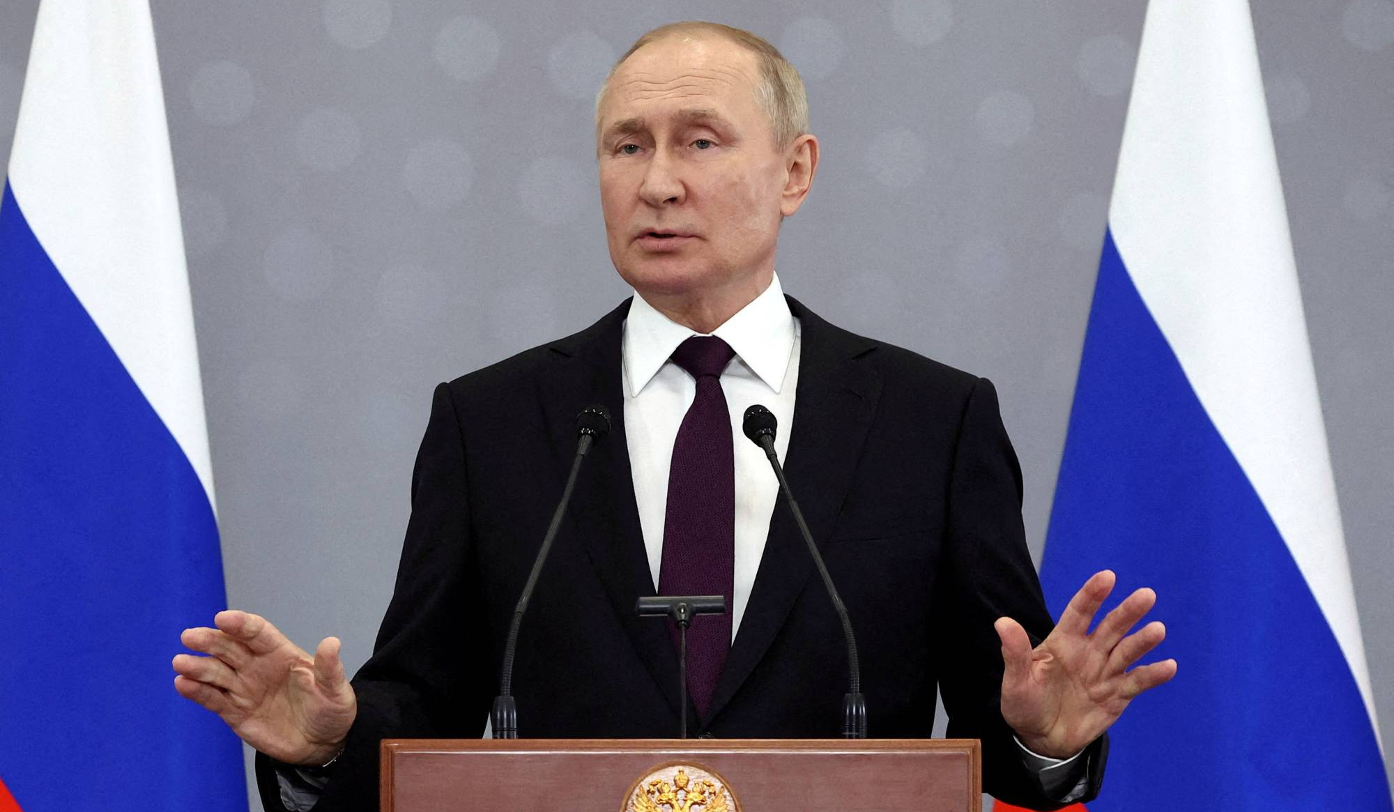 Putin slams Western countries' interference in Russia's internal affairs