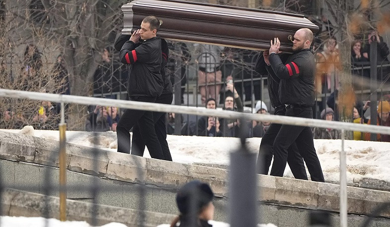 В Москве в последний раз попрощались с Алексеем Навальным