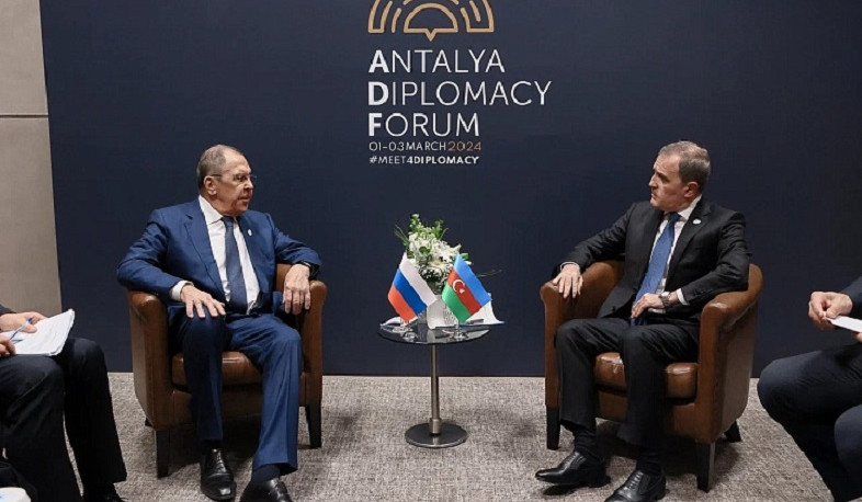 Лавров и Байрамов подтвердили необходимость реализации трехсторонних заявлений