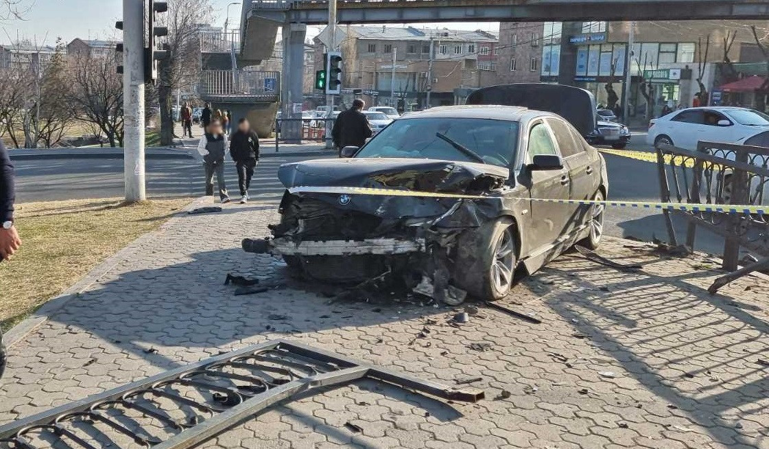 Հալաբյան և Արզումանյան փողոցների խաչմերուկում տեղի է ունեցել ՃՏՊ. կան տուժածներ