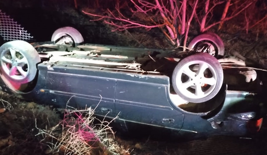 Գետափ-Մարտունի ճանապարհին մեքենան դուրս է եկել երթևեկելի հատվածից և գլխիվայր շրջվել երկաթյա ցանկապատի վրա