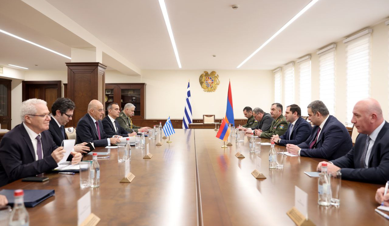 Министры обороны Армении и Греции обменялись мнениями по вопросам региональной безопасности
