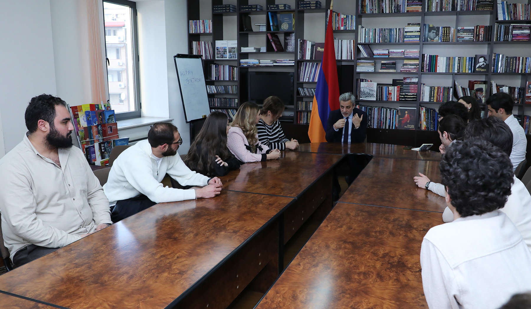 Դուք եք մեր մշակույթի այսօրվա հիմնասյունը. Դանիել Դանիելյանը հանդիպել է բալետի արտիստների և մեներգիչների հետ