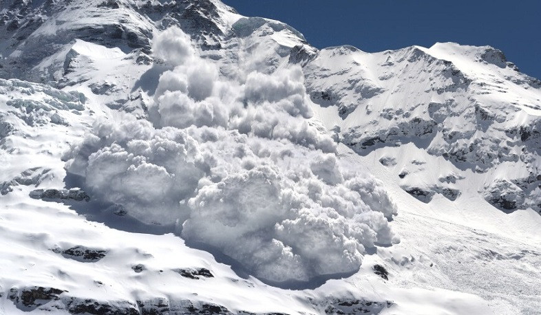 Avalanche blocks tunnel in Northern Italy: 6 thousand people isolated