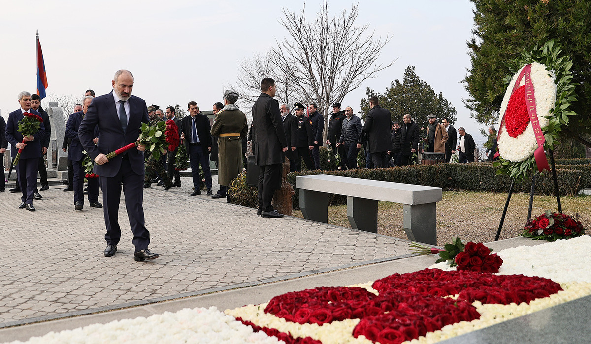Armenian Prime Minister pays homage to the memory of Vazgen Sargsyan