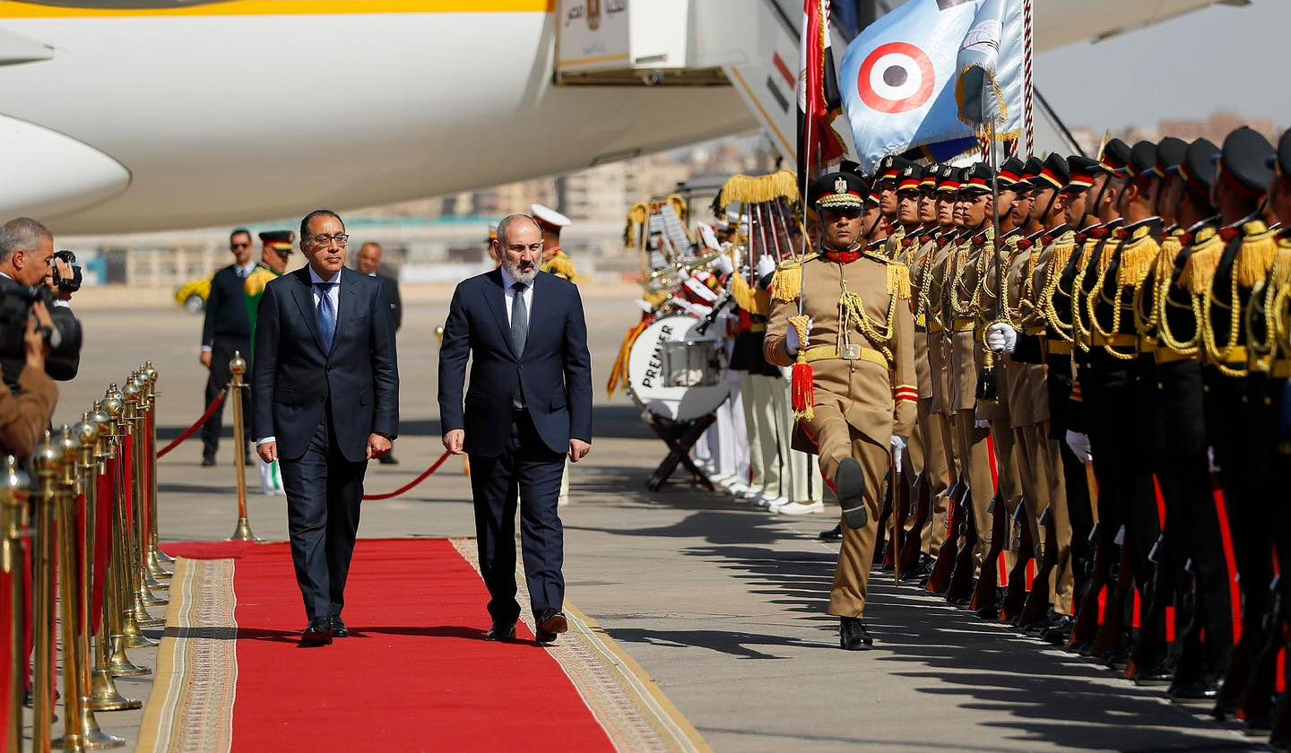Paşinyan iki günlük rəsmi səfərlə Misirdədir