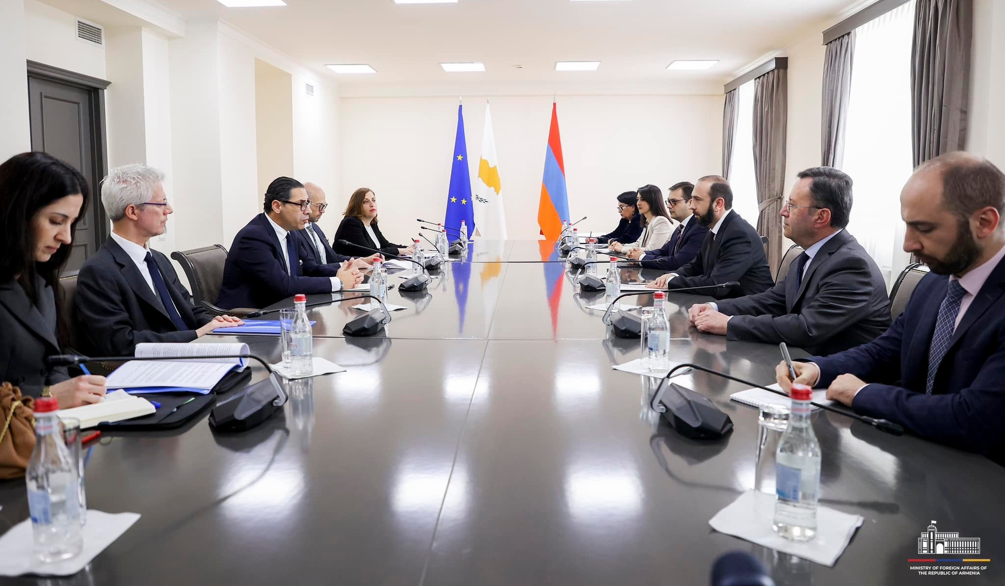 Ընթանում է Հայաստանի և Կիպրոսի ԱԳ նախարարների ընդլայնված կազմով հանդիպումը