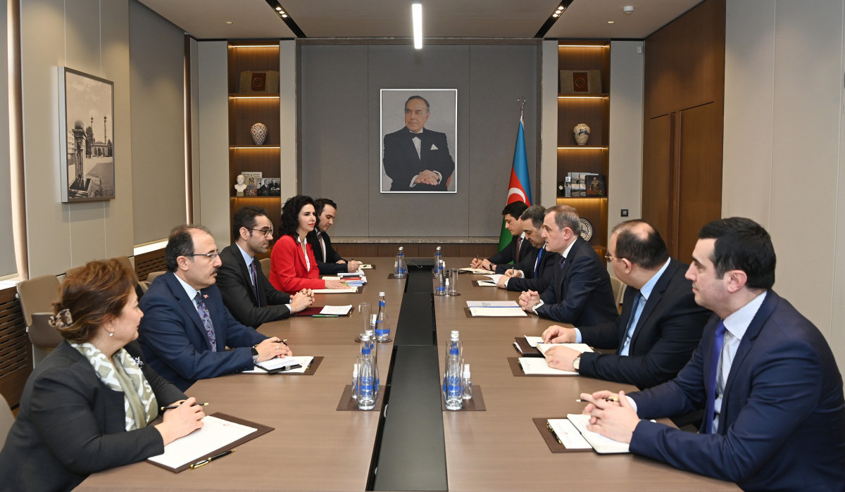 Байрамов и замглавы МИД Турции обсудили мирный процесс между Ереваном и Баку