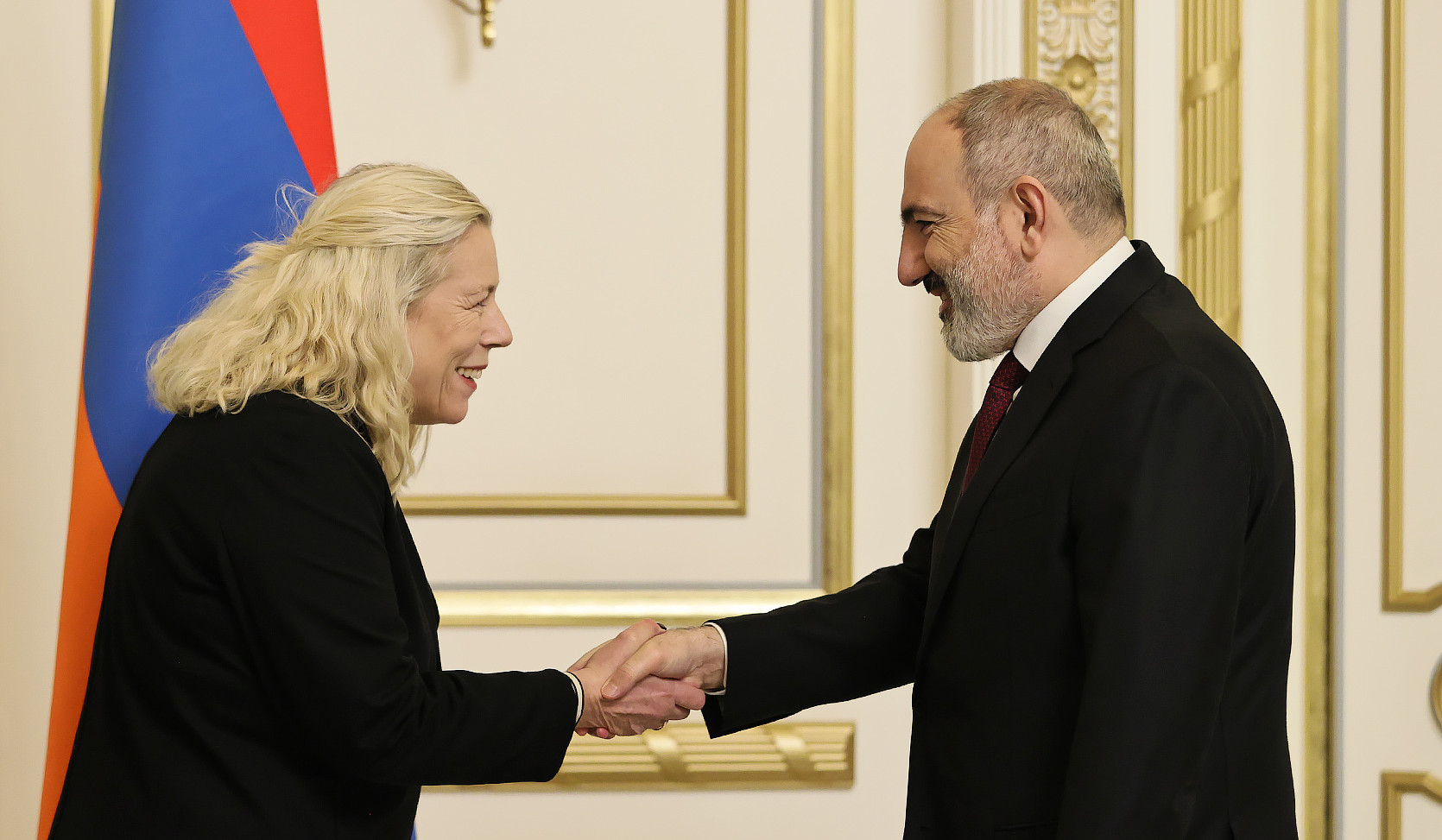 Baş nazir sülh müqaviləsi ilə bağlı erməni tərəfinin prinsipial mövqelərini Danimarka parlamentinin nümayəndə heyətinə təqdim edib