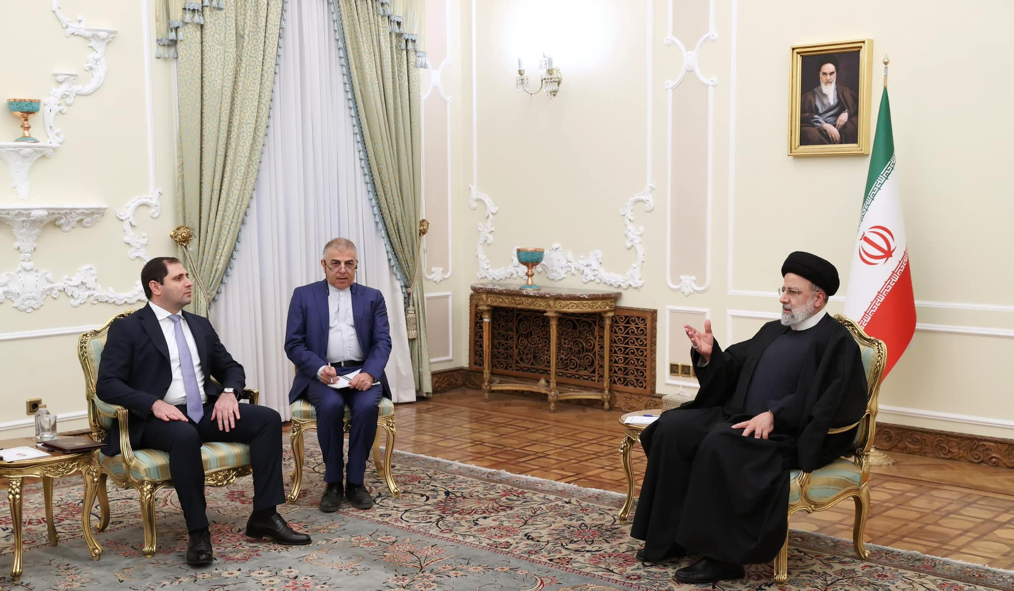 Suren Papikyan İran prezidenti ilə görüşdü