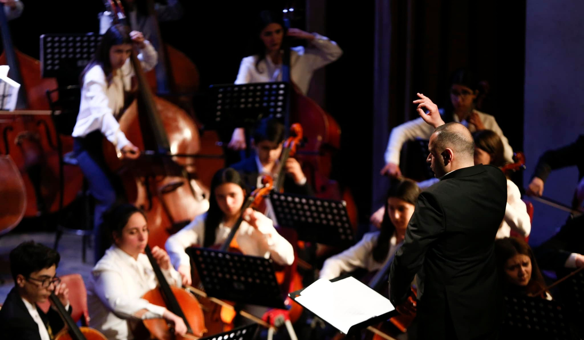 Լեփ-լեցուն դահլիճներ ու չդադարող ծափեր. «Երևան» պատանեկան սիմֆոնիկ նվագախումբը Գյումրիում էր