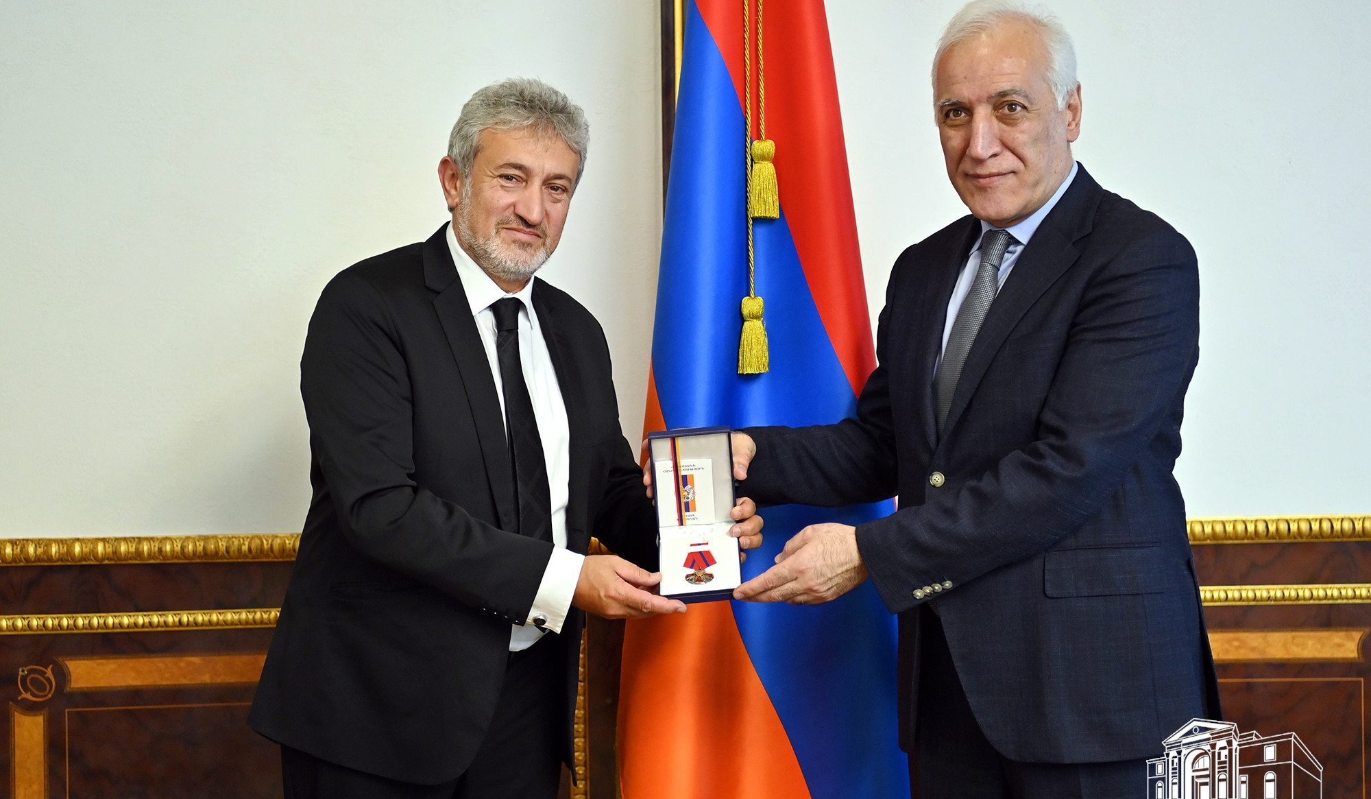 ՀՀ նախագահը բարձր պարգև է հանձնել աստղաֆիզիկոս, «Սթարմուսի» համահիմնադիր Գարիկ Իսրայելյանին