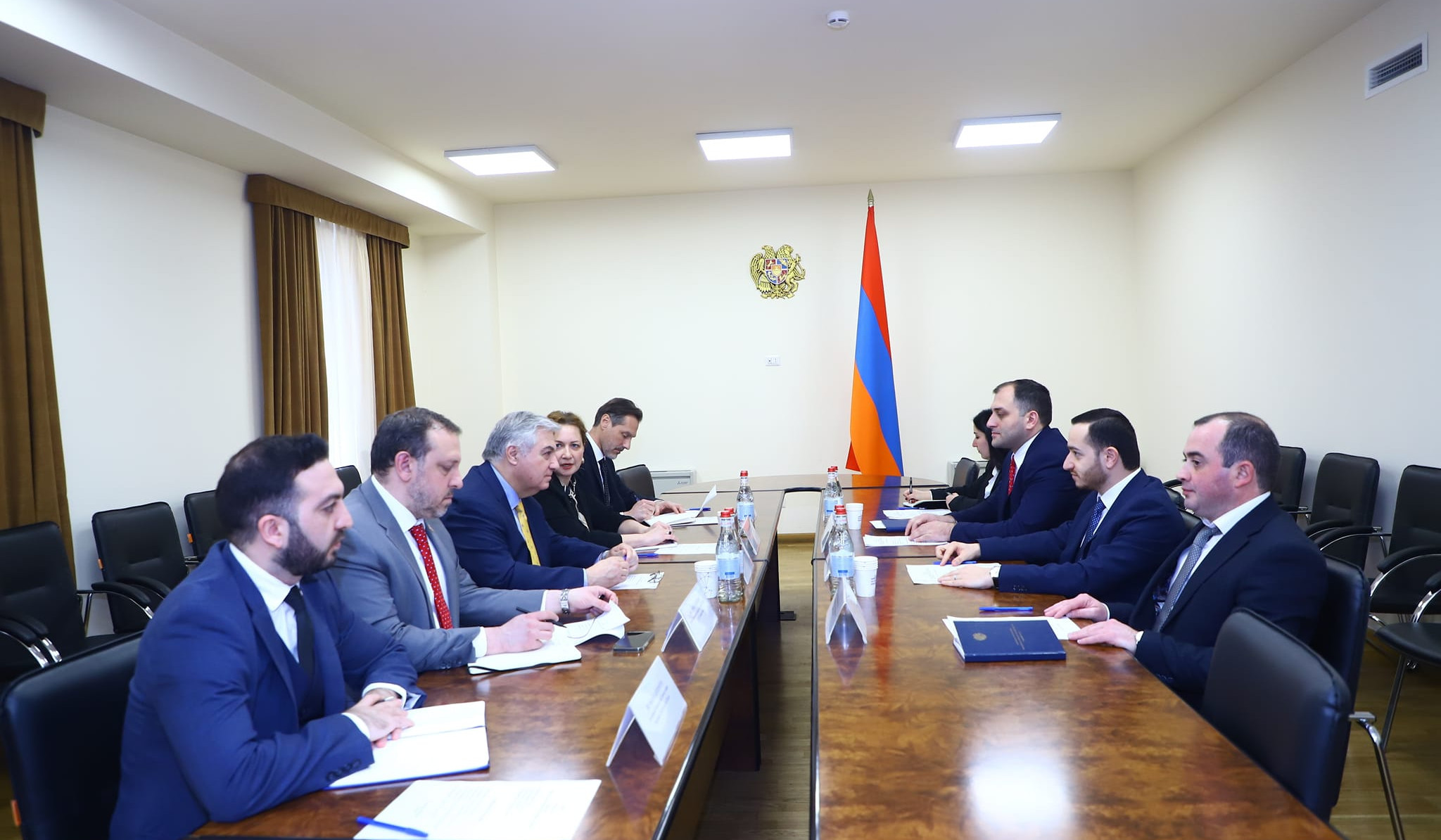Մխիթար Հայրապետյանը Ջոն Ալելոյի հետ քննարկել է կիբեռանվտանգությանը վերաբերող հարցեր