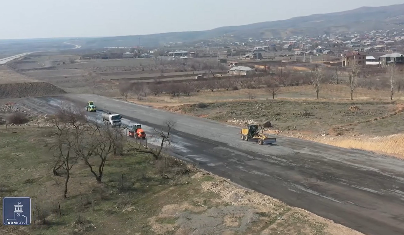 Հյուսիս-հարավի Աշտարակ-Թալին ճանապարհահատվածի գրեթե ողջ երկայնքով ակտիվ շինաշխատանքներ են ընթանում