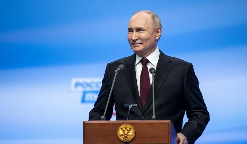 Putin met with journalists at his campaign headquarters
