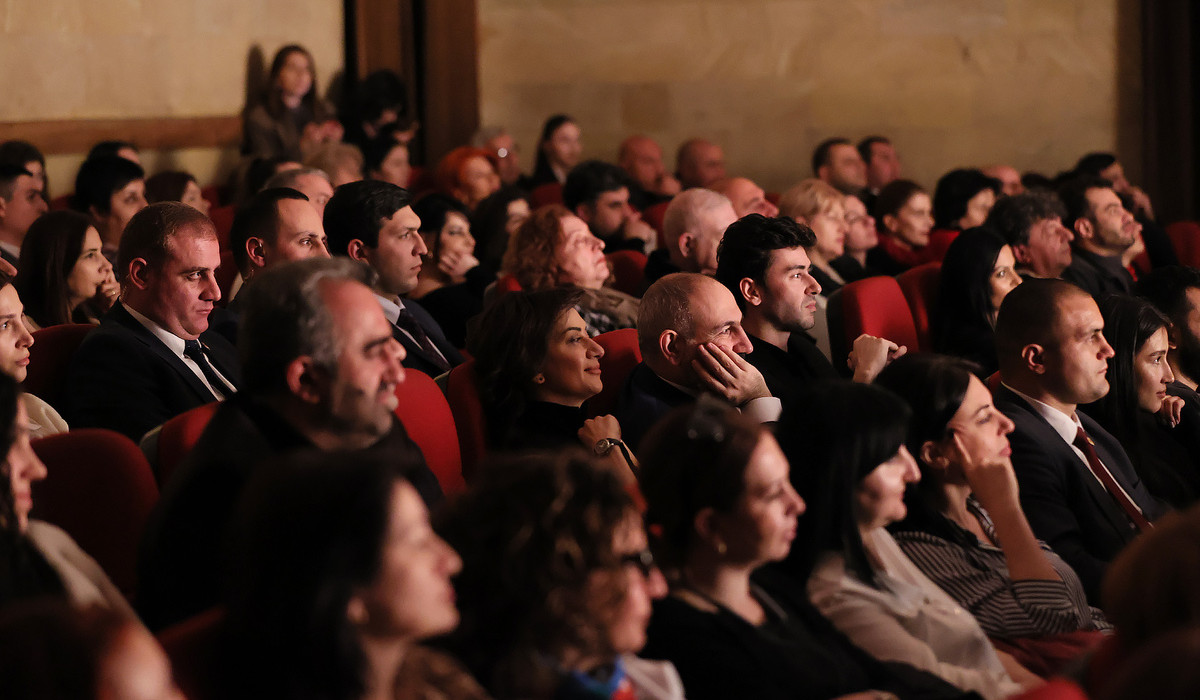 Վարչապետը տիկնոջ հետ Համազգային թատրոնում ներկա է գտնվել «...և նորից Գարուն» ներկայացմանը