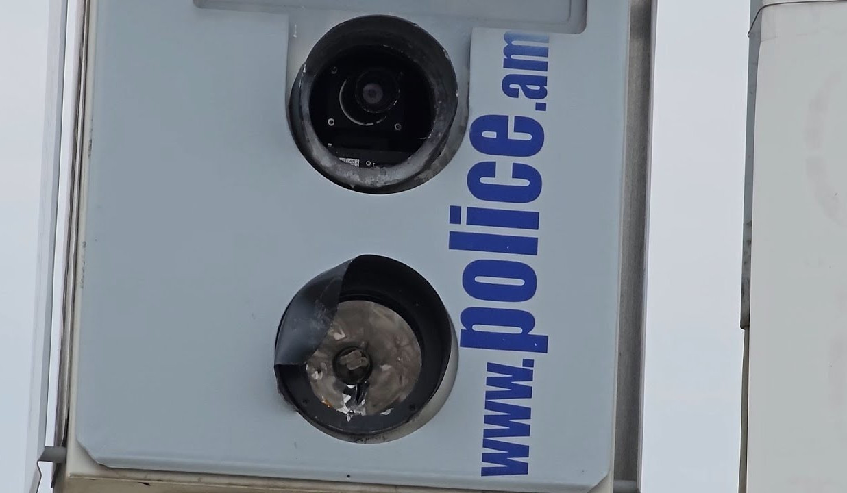 Սառնակունքից մինչև Սուրենավան ընկած ճանապարհահատվածում շուրջ 10 արագաչափ սարք վնասած երիտասարդը ձերբակալվել է