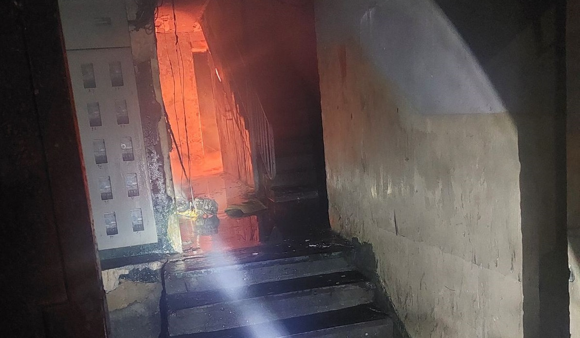 Միքայելյան փողոցի շենքերից մեկի մուտքում էլեկտրական լարեր են այրվել. տուժածը հոսպիտալացվել է