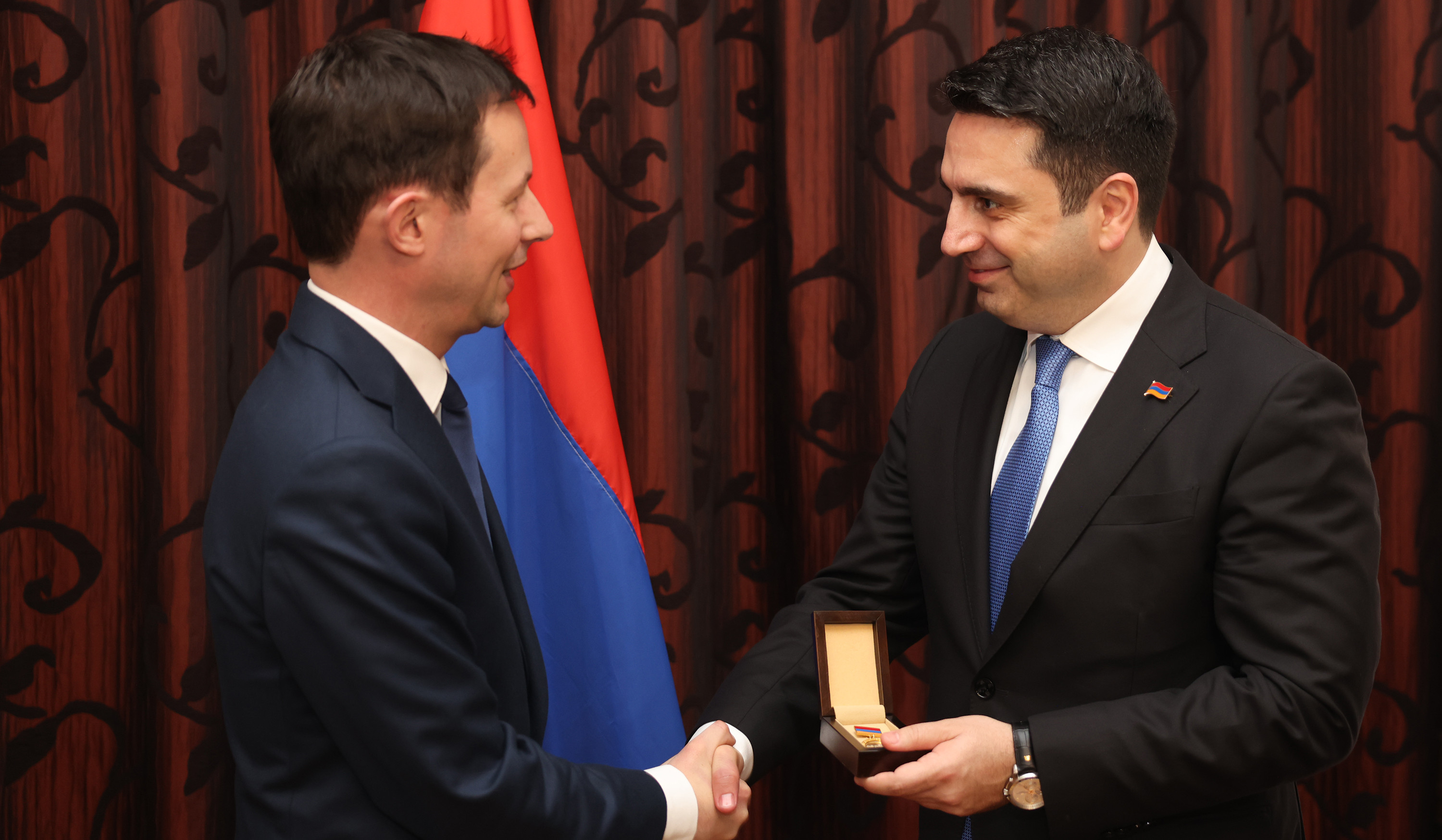 Ալեն Սիմոնյանը Բելգիայում ԱԺ պատվո շքանշանով է պարգևատրել ԵԽ պատգամավորների