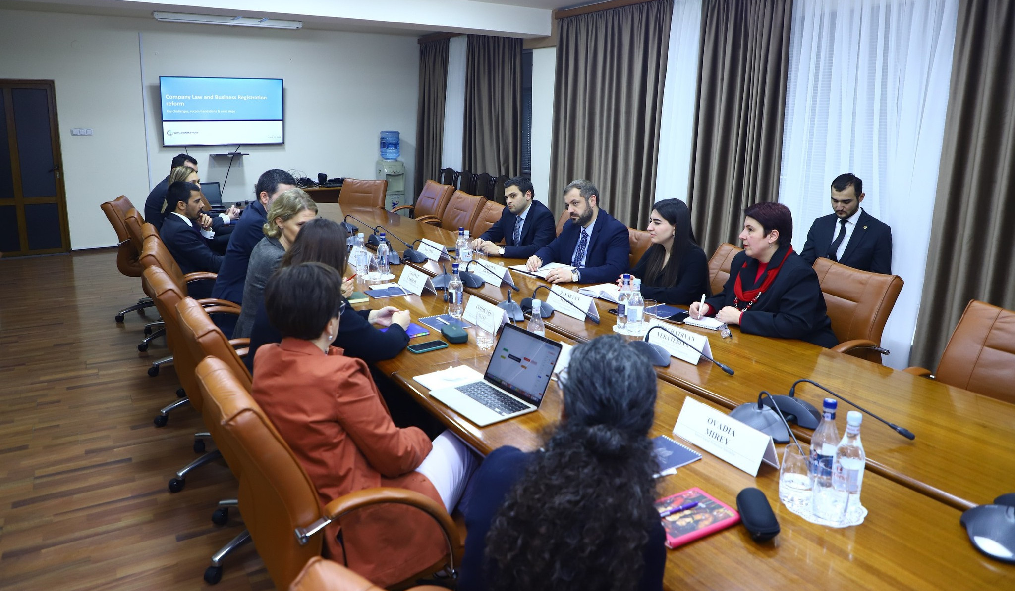 Գևորգ Պապոյանը և Կարոլին Գեգինատը քննարկել են Բաժնետիրական ընկերությունների մասին օրենսդրության վերաբերյալ հարցեր