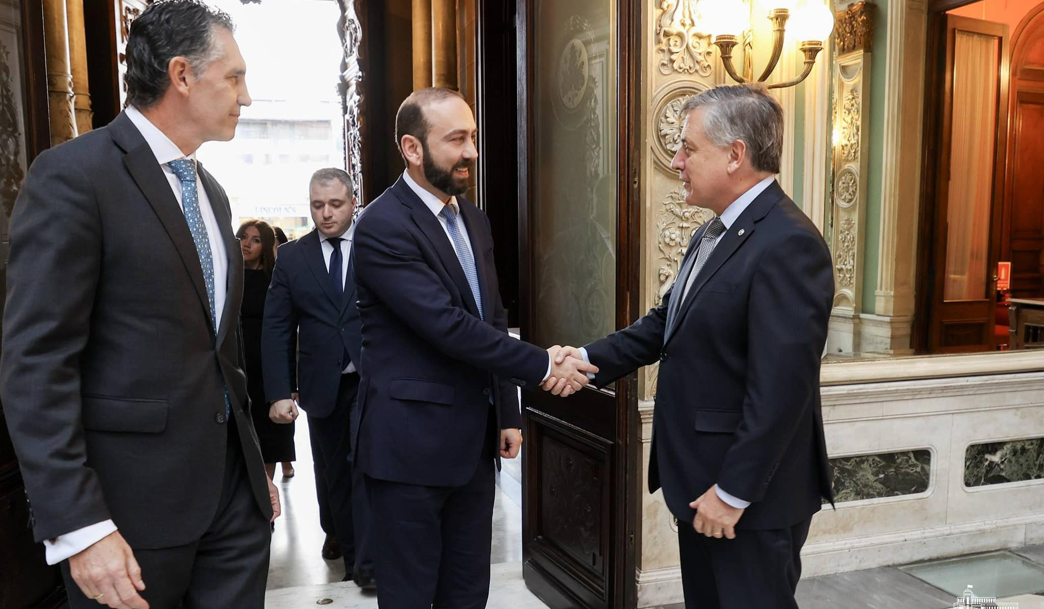 Mirzoyan and Foreign Minister of Uruguay noted high level of political dialogue between Armenia and Uruguay