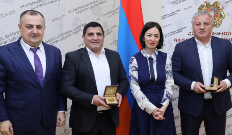 Արմեն Նազարյանն ու Վաղինակ Գալուստյանը պարգևատրվել են ԿԳՄՍՆ ոսկե մեդալով