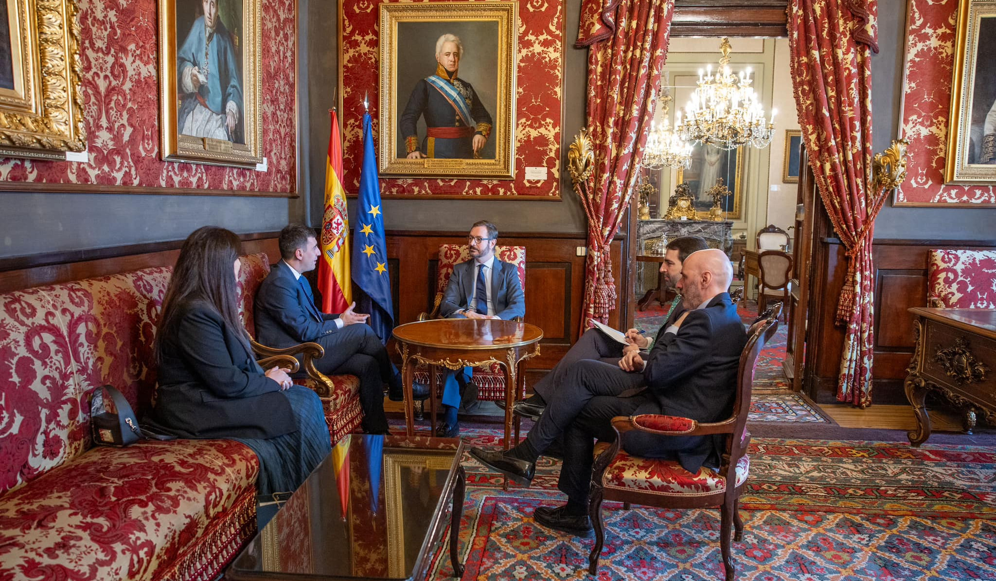 Səfir Avetisyan son regional hadisələri İspaniya Senatının vitse-prezidentinə təqdim edib