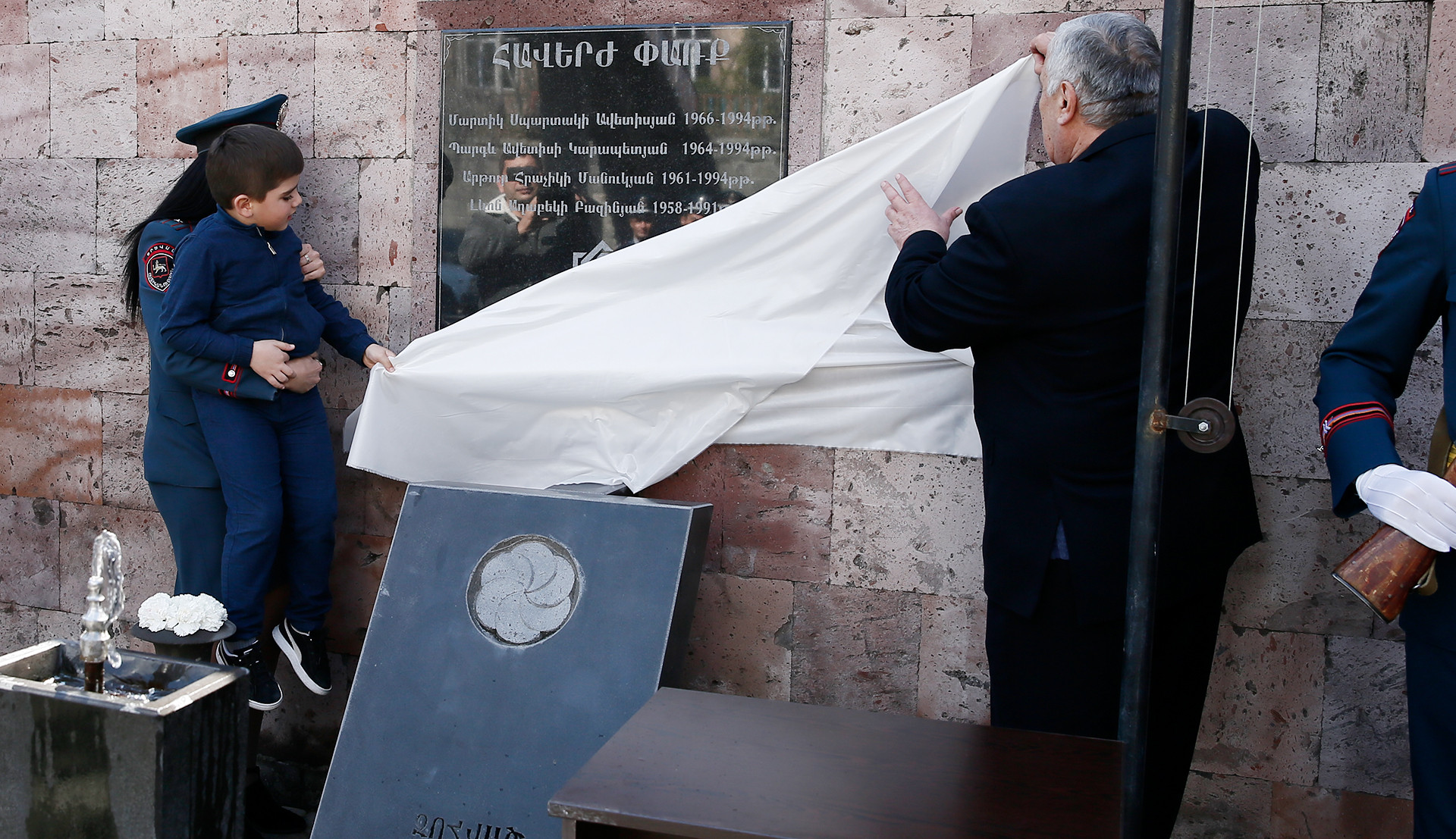 Տեղի է ունեցել զոհված ոստիկանների հիշատակը հավերժացնող հուշատախտակի բացման արարողություն